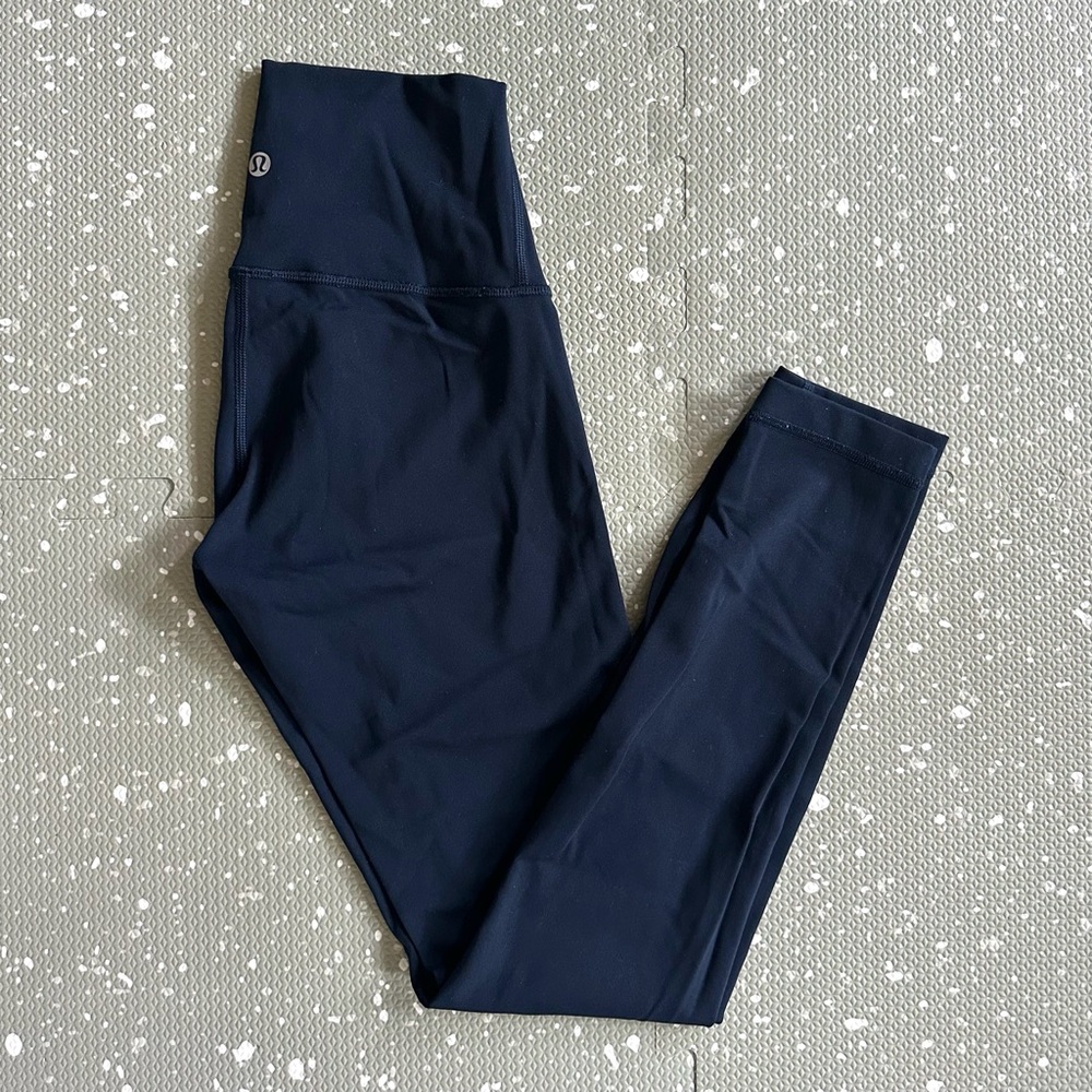 Lululemon Navy Blue 7/8 High Waist Wunder Under Leggings, size 2